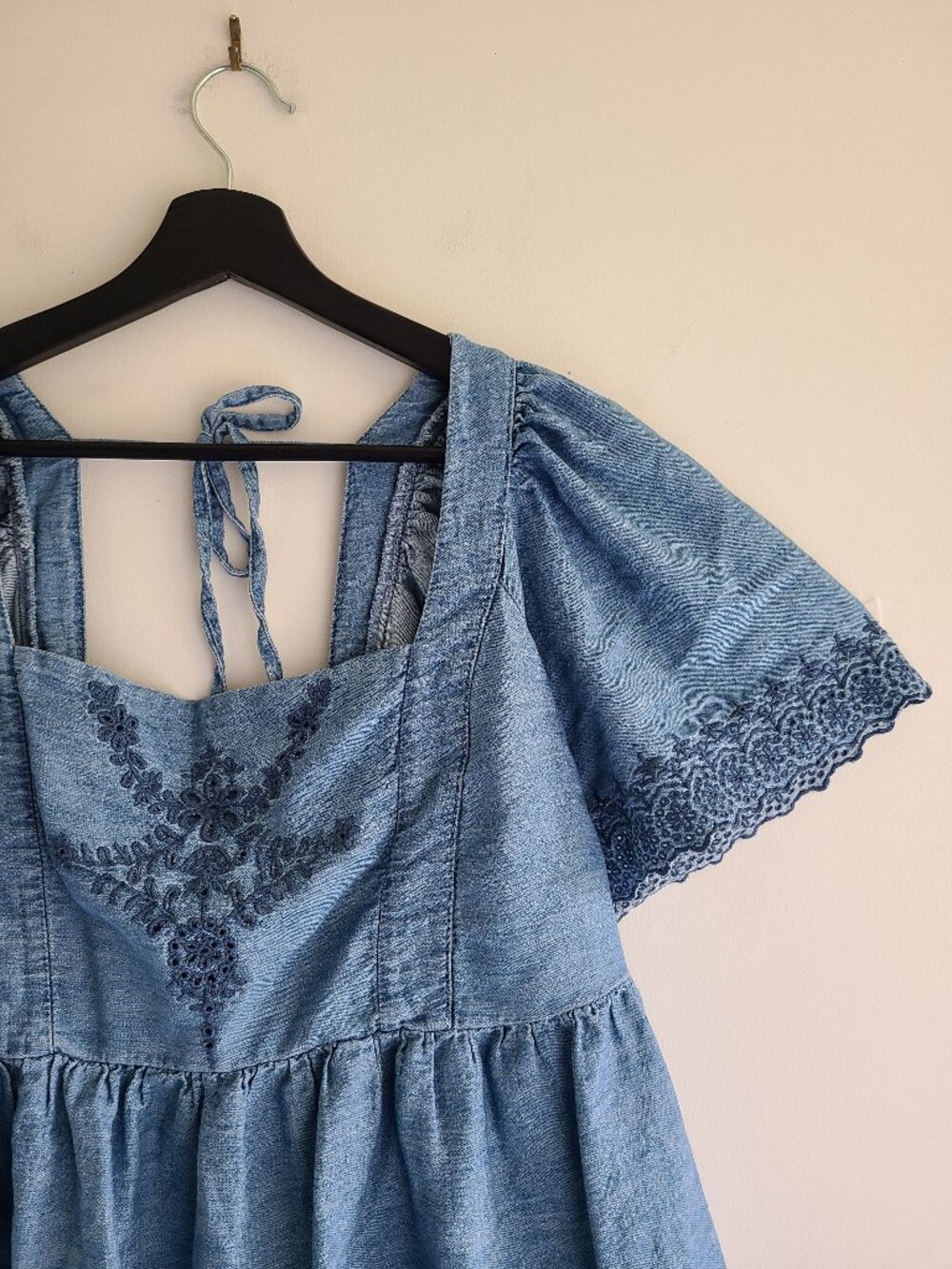 Old Navy Chambray Peasant Top 2X Spring Embroidered Flowy Boho Hippie Cotton